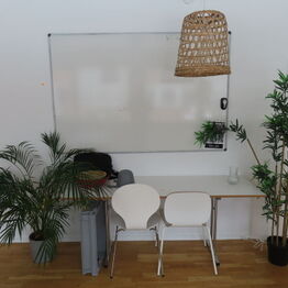 Idrætsakademiets specialskoletilbud ApS *Kontormøbler - Træningsudstyr - Interiør*