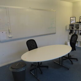 Idrætsakademiets specialskoletilbud ApS *Kontormøbler - Træningsudstyr - Interiør*