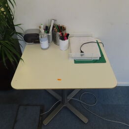 Idrætsakademiets specialskoletilbud ApS *Kontormøbler - Træningsudstyr - Interiør*