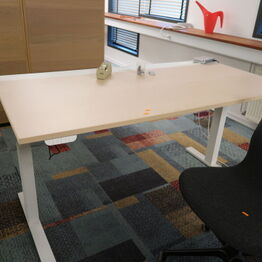 Banke ApS *Del 3 - Kontorinventar & Elektronik m.m.*