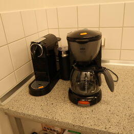 Banke ApS *Del 3 - Kontorinventar & Elektronik m.m.*