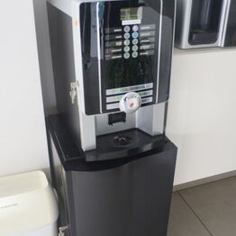 Automobilhuset Randers A/S Del 2 *Varelager - Udstillingsmøbler - Kaffemaskine - M.V.*