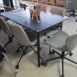 2Ø ApS - Butiksinventar m.v. fra brillebutikker