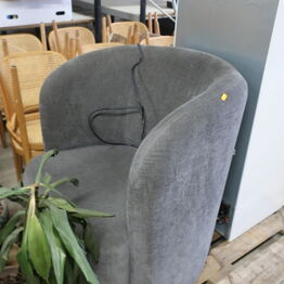 2Ø ApS - Butiksinventar m.v. fra brillebutikker