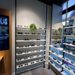 2Ø ApS - Butiksinventar m.v. fra brillebutikker