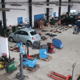 Automobilhuset Randers A/S Del 1 *Varebiler - Afbalanceringsapparat - Svejsere - M.V.*