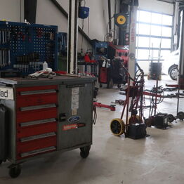 Automobilhuset Randers A/S Del 1 *Varebiler - Afbalanceringsapparat - Svejsere - M.V.*