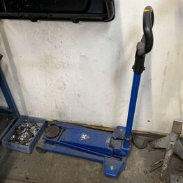 Vestsjællands Autodele ApS *Helsinge - Del 1 - Butik, olie samt reservedelslager*