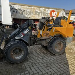 Entreprenørmaskiner, stillads, container mv.