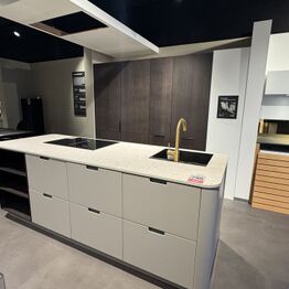 LYNAUKTION: BH-Køkkener ApS