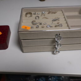 Dijanas gulvservice - håndtasker og smykker - Sorø