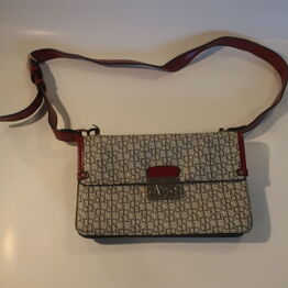 Dijanas gulvservice - håndtasker og smykker - Sorø