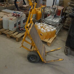 Overskudsauktion over Murermester Martin Riise ApS *Teleskoplæsser - Trailer - Værktøj - Container*