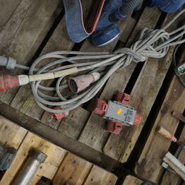 Overskudsauktion over Murermester Martin Riise ApS *Teleskoplæsser - Trailer - Værktøj - Container*