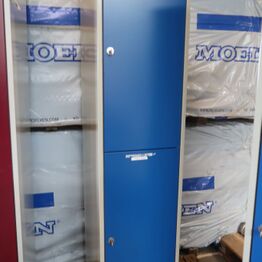 Affaldspresse, arbejdstøj, byggematrialer, giner/manniquiner