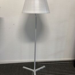 Konferencestole og belysning (MOMSFRI)