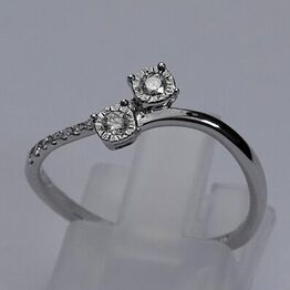 "Tidløse guldsmykker - Ringe i hvidguld og guld med naturlige diamanter og ferskvandsperler"