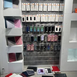 LYNAUKTION - OnePhone Randers *Mobilcovers, butiksinventar m.v*