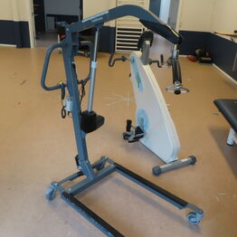 Neurocenter Østerskoven *Hjælpemidler, Designmøbler, Kontorinventar, Storkøkken, Vaskeri m.v.*