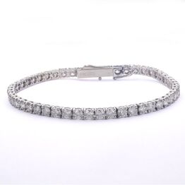 Klassiske smykker - solitarie ringe, ørestikker, og tennisarmbånd.