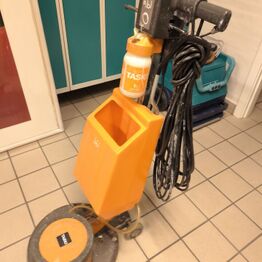 AMU Vest "Del 11" - Førstehjælp og Rengøring