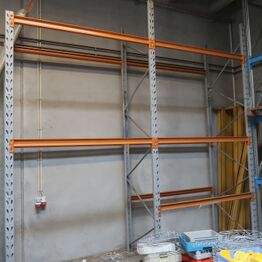 Køkkenudstyr, ventilation, pallereoler, el truck, m.m.