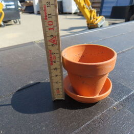 Byggematerialer, varepartier, hus og have mv.