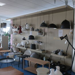 ByFlou.com ApS *Jyllandsvej Del 2 - Designmøbler, lamper, pyntegenstande m.v. fra Resale Butik*