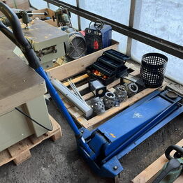 Overskudsauktion NYKØBING FALSTER - Bl.a. VÆRKTØJ - MASKINER - VARELAGER