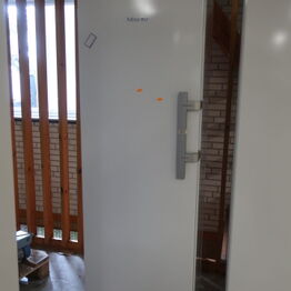 Overskud fra Universitet *Laboratorieudstyr, Kontormøbler, Hårdehvidevarer m.v.*