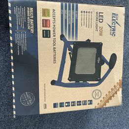 Værktøjsauktion af nyt værktøj, MILWAUKEE, DEWALT, BOSCH