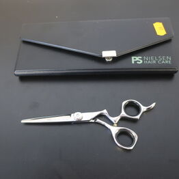 Frisør Support Aps *Del 5 - Frisørsakse fra PS NIELSEN samt PURENAN*