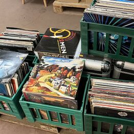 Designermøbler + Stor vinyl plade samling