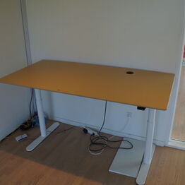 ByFlou.com ApS *Drejøvej Del 16 - Opsamling, Møbler, Pyntegenstande, m.v.*
