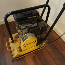 Havemaskiner, værktøj og påhængsmotorer (Momsfri)