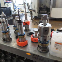 CNC-maskiner, drejebænke, værktøjer og tilbehør