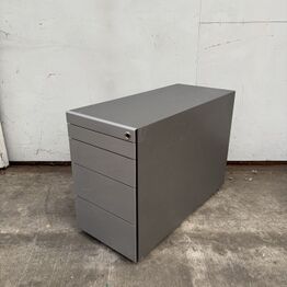 Paustian ApS Del 1 - *Stole - Borde - Skuffekasetter - HAY - EAMES - M.V.* - Hou