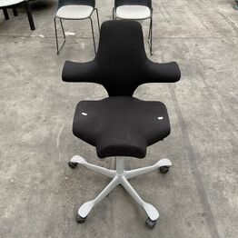 Paustian ApS Del 1 - *Stole - Borde - Skuffekasetter - HAY - EAMES - M.V.* - Hou