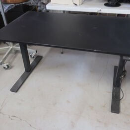 "LYNAUKTION" Skriveborde, gamle skabe m.m - Sorø