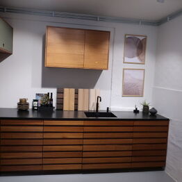 Form Plus+ ApS* Snedkerkøkken, Hvidevare, Kontorinventar mv.