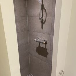 Færdigbyggede Badekabiner