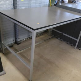 Montana reoler, betonborde, stole, borde m.m. - Sorø