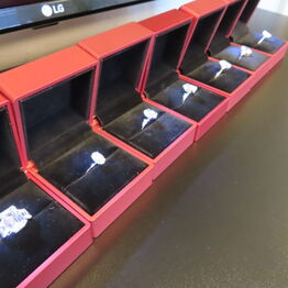 Ure og Smykker med Guld og Diamanter