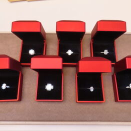 Ure og Smykker med Guld og Diamanter