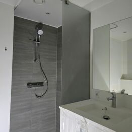 Byggematerialer, badekabiner, varmepumpe m.m.