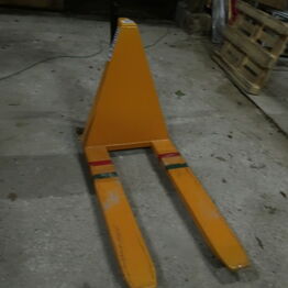 Værktøj, el. palleløfter, borde m.m.