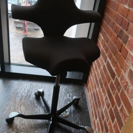 DEVCCO Danmark *Holmris kontormøbler, IT-udstyr, konferencemøbler m.v.*