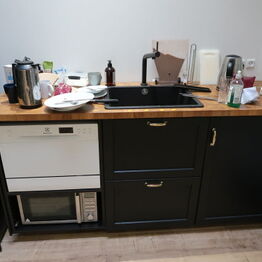 Fyns Hvidevare Levering ApS *Del 2 - Kontorinventar - Elektronik m.m.*