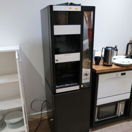 Fyns Hvidevare Levering ApS *Del 2 - Kontorinventar - Elektronik m.m.*