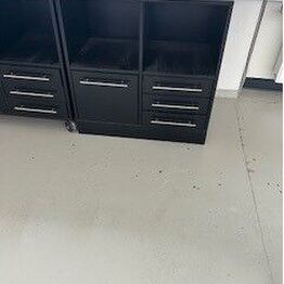 Flytteauktion *Pallereoler - Ventilationsanlæg - Symaskiner m.m.*